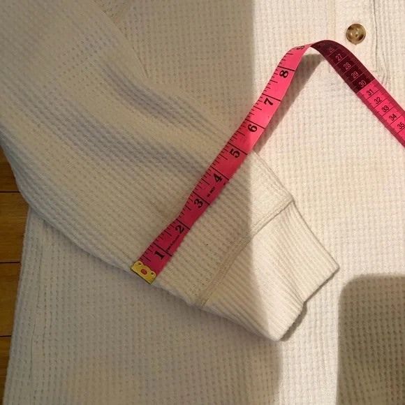 Old Navy Plush-Knit Waffle Henley – Large – Long Sleeve - Picture 8 of 9